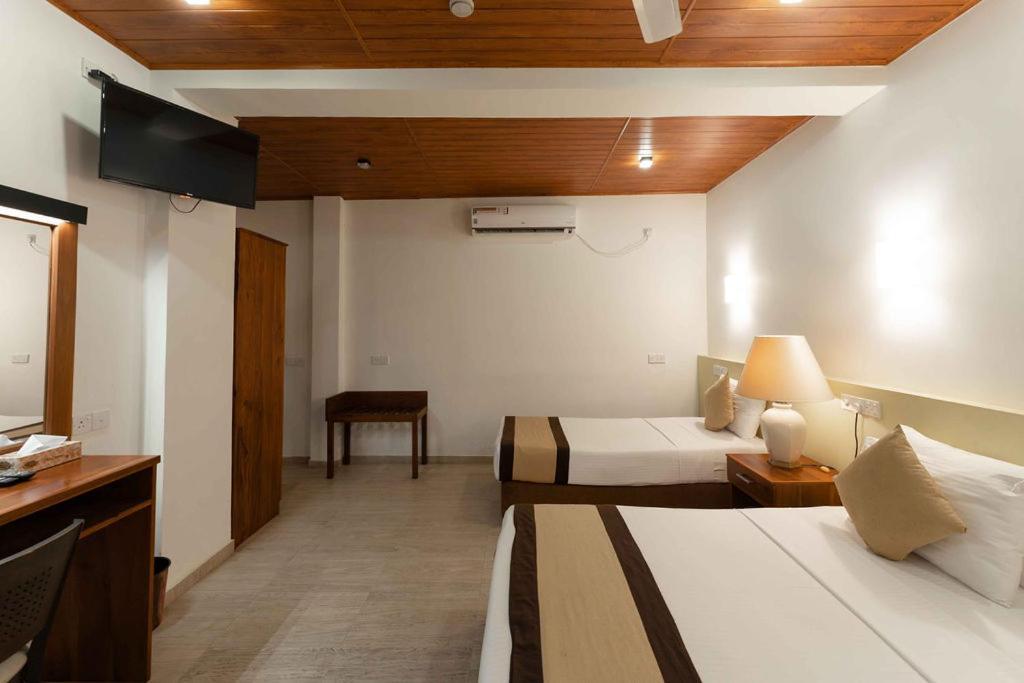 Beach Corridor Hotel & Spa With Free Airport Shuttle ネゴンボ エクステリア 写真