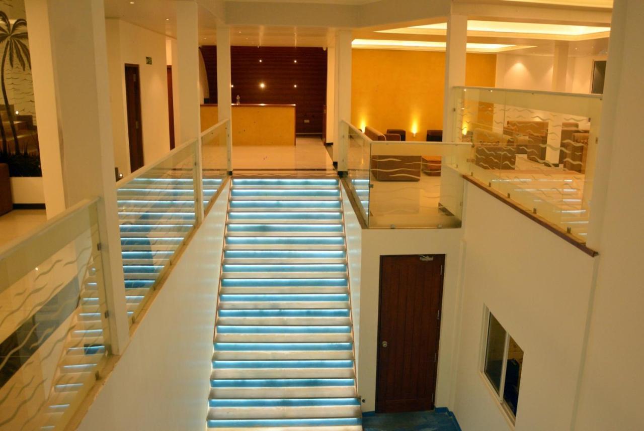 Beach Corridor Hotel & Spa With Free Airport Shuttle ネゴンボ エクステリア 写真