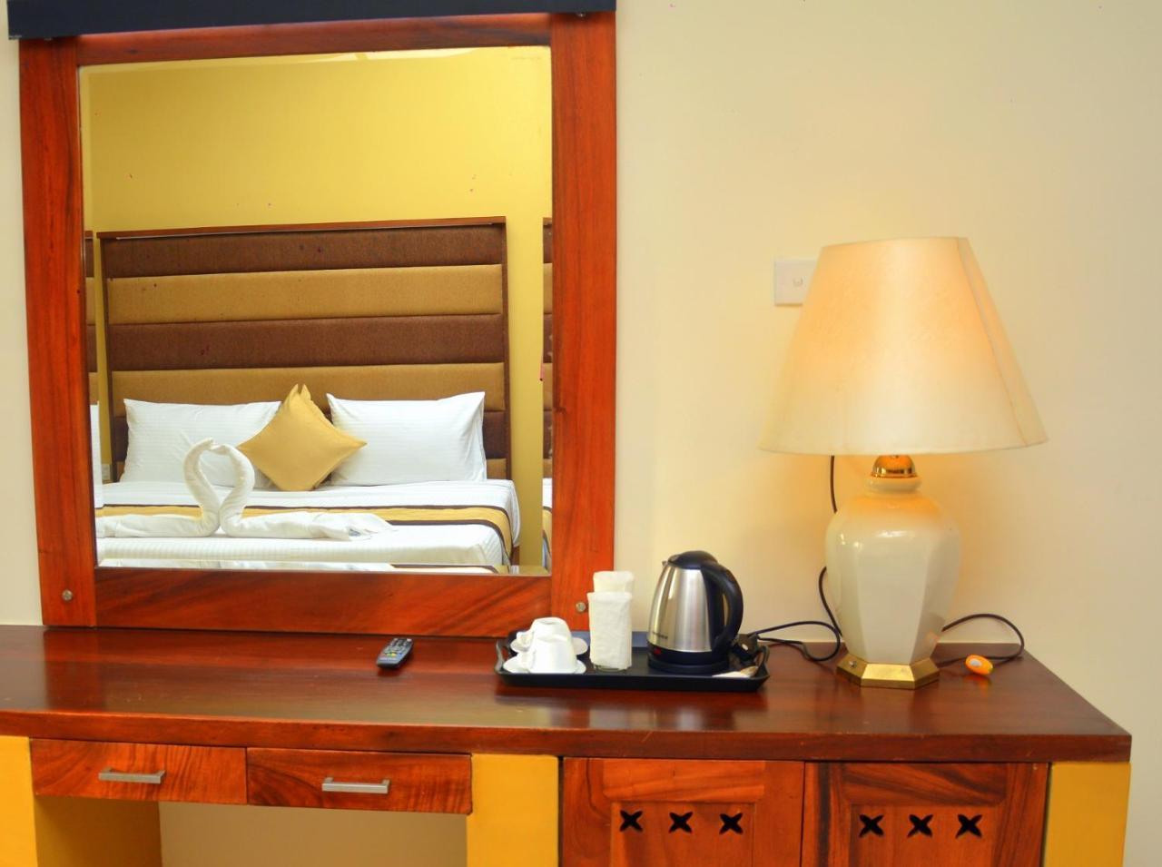 Beach Corridor Hotel & Spa With Free Airport Shuttle ネゴンボ エクステリア 写真